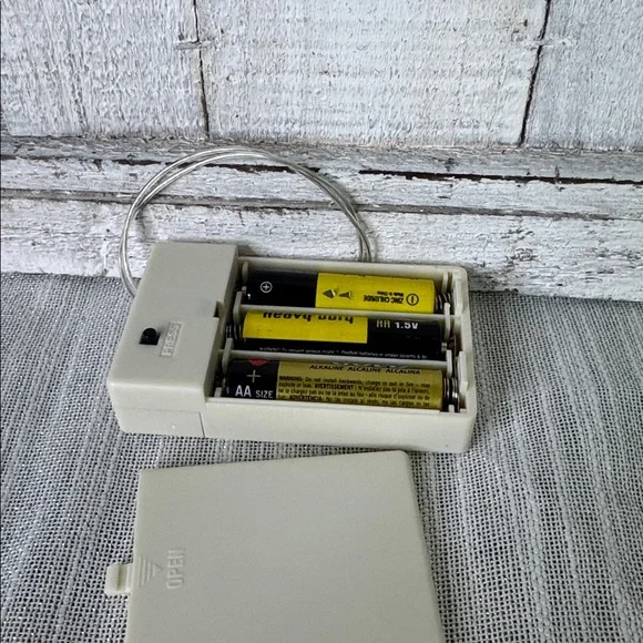 Wooden Church Christmas Decorations lights up white, Gray and Black Pinecone new - Picture 6 of 9